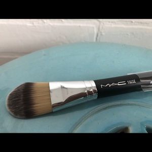 MAC cosmetics #190 foundation brush- new